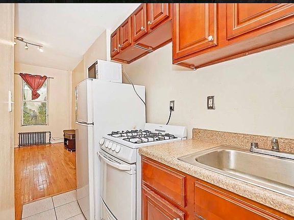 2nd image of 1147 Dean St APT 3