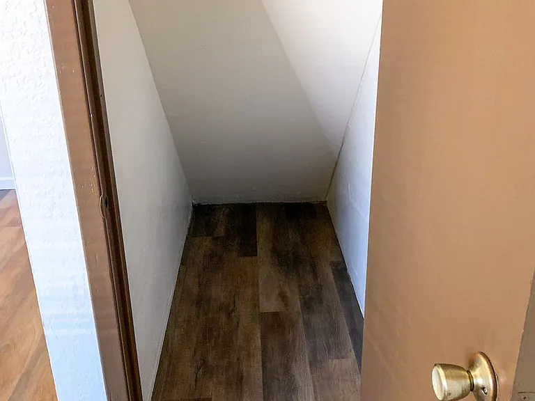 Spacious 2 Bedroom Apartment with Private Patio — Photo 5