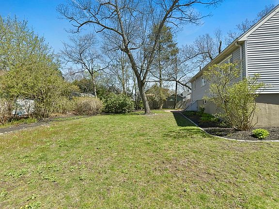 5th image of 2 Eastwood Ct