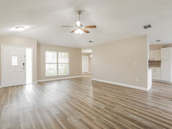 4th image of 819 Richmond Ct