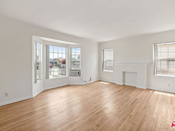 2nd image of 943 S Eastman Ave