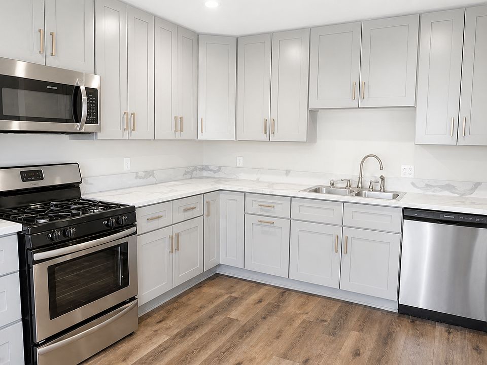 1st image of 11441 Oxnard St #21