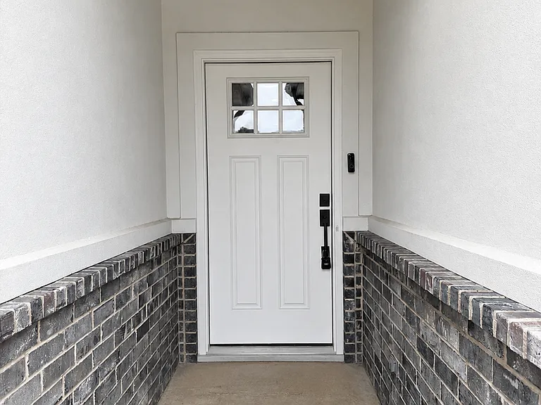 727 Cove Pl — Photo 3
