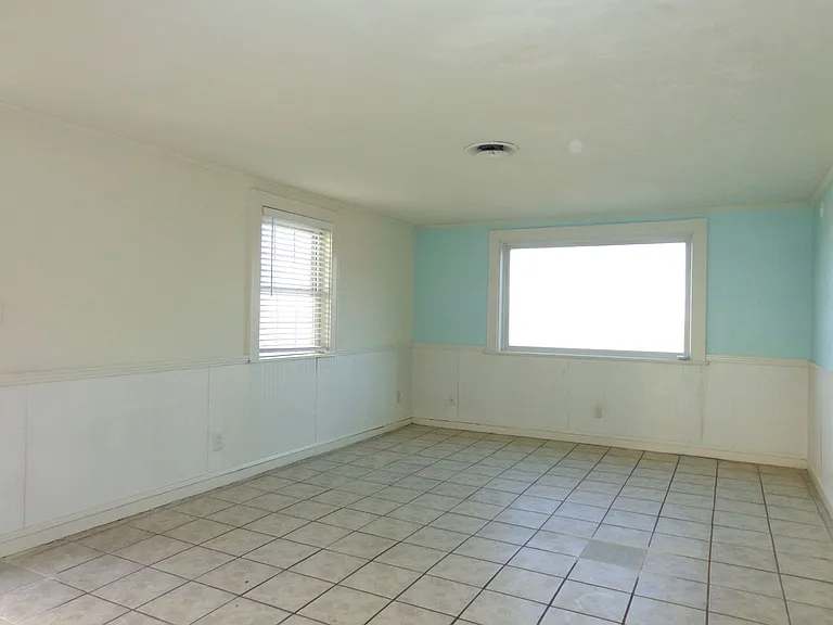 2020 E Ocean View Ave — Photo 8