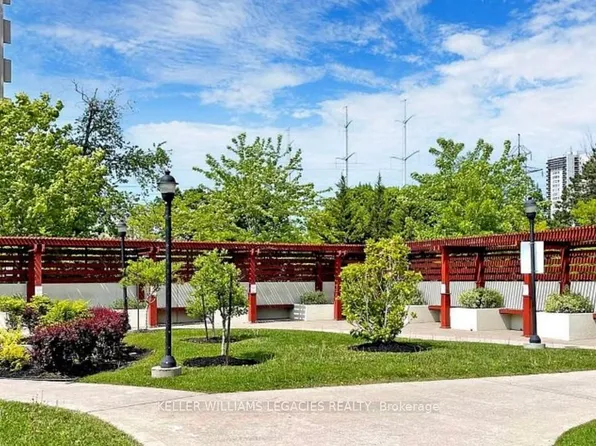 715 Don Mills Rd #1004, Toronto, ON M3C 1S5