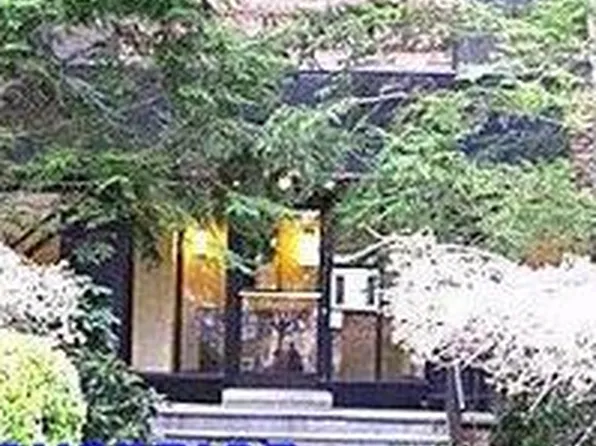 2229 Knapp Street image 1 of 15