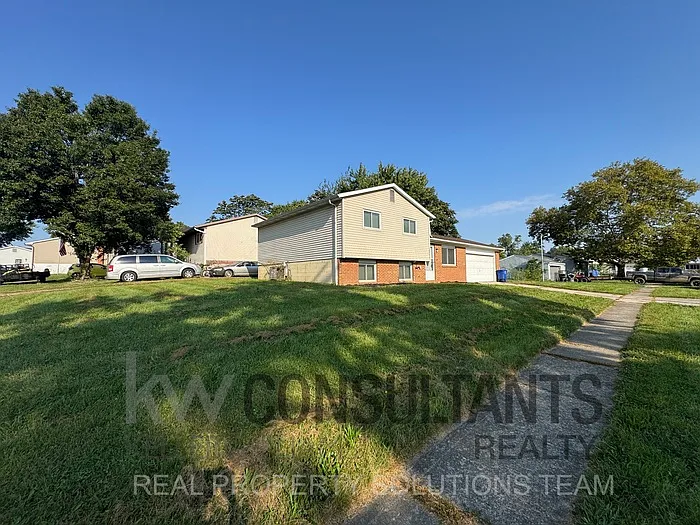 4 bed, 2.0 bath, 1366 sqft, $1,850 — Photo 2