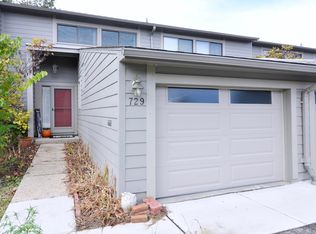 729 Peninsula Ct, Ann Arbor, MI 48105