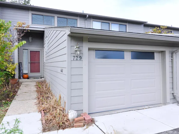 729 Peninsula Ct, Ann Arbor, MI 48105