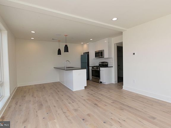 5th image of 2431-35 Frankford Ave #6