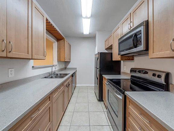 5th image of 3290 Holly Hall St