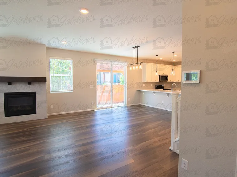 10294 E 59th Ave — Photo 2