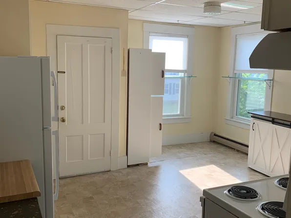 52 Elm St #2, Lebanon, NH 03766