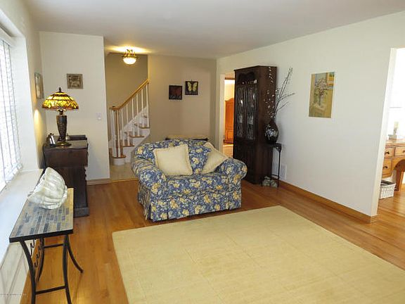 3rd image of 517 Midwood Dr