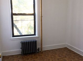 3280 30th St APT 2R, Astoria, NY 11106