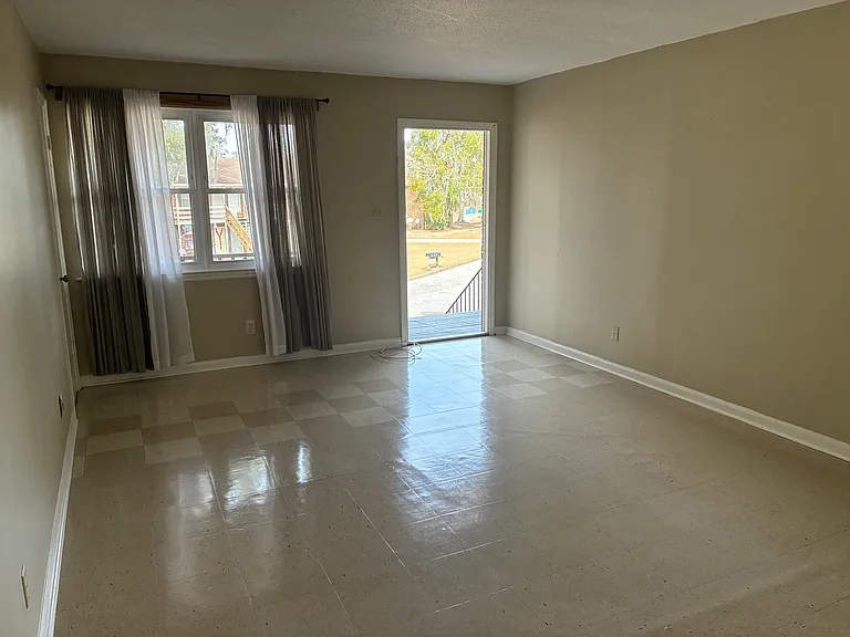 7 Oak Forest Ln — Photo 8
