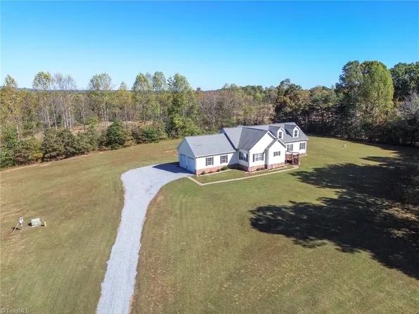 3734 Westwood Rd, Hamptonville, NC 27020