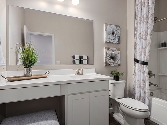 Hall bath 2