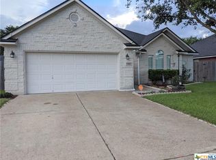 112 Hackamore Ln, Victoria, TX 77904