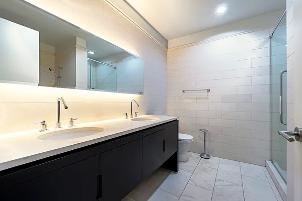 Rented by New York Casas Ltd. | media 12