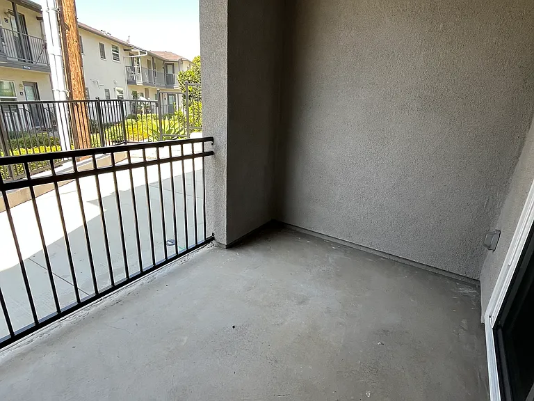 Stadium Park Apartments — Photo 32