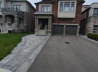 30 Huggins Dr #BASEMENT, Whitby, ON L1P 0N4