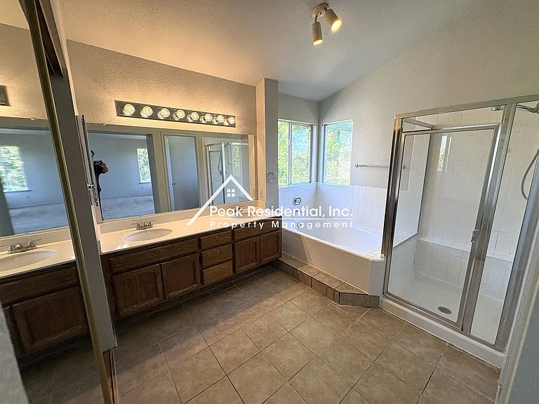 5621 Summit Dr — Photo 25