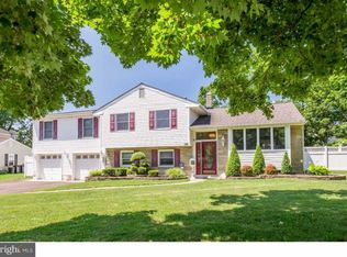 348 Farmdale Rd, Moorestown, NJ 08057