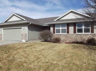 945 Black Bear Bnd, North Liberty, IA 52317