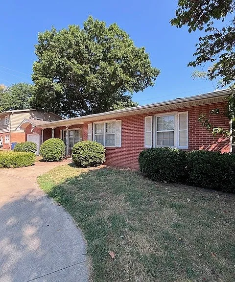 2216 W Admiral Ave — Photo 1