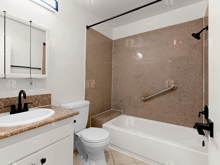 (El/Ti/Yo:B) 5139 White Oak Avenue — Photo 12