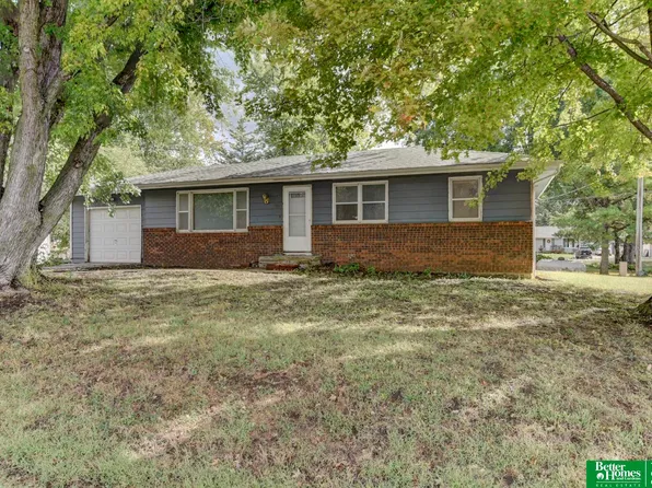 305 W Calhoun Dr, Fort Calhoun, NE 68023