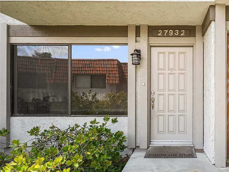 27932 Ridgebrook Ct — Photo 1