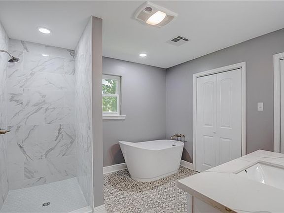 3rd image of 330 Saint Rose Ave