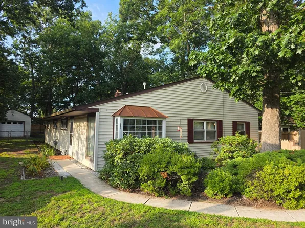 329 Evergreen Rd, Mount Laurel, NJ 08054