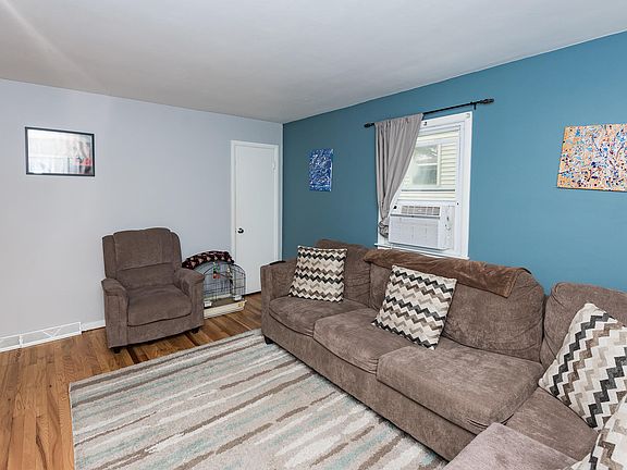4th image of 3254 Lombard St SW