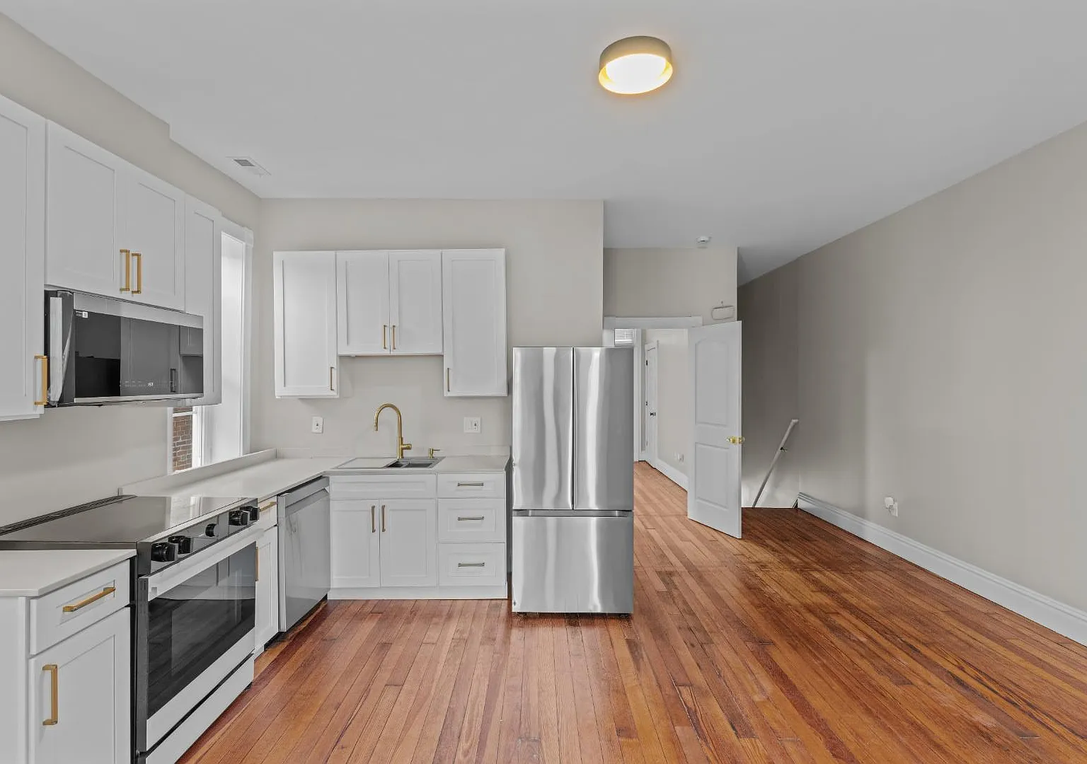3518 Iowa Ave - 3518 Iowa Ave - 2nd Floor — Photo 4