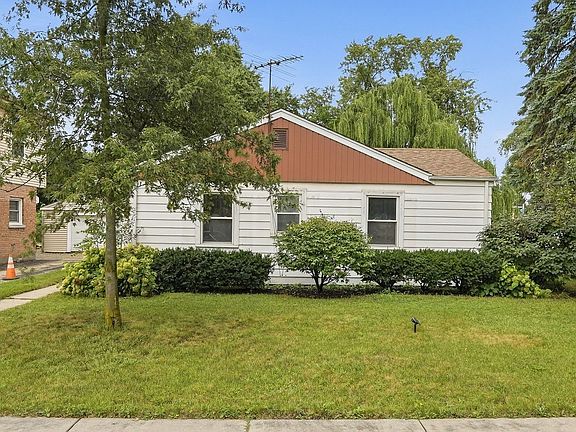 3rd image of 834 S Wolf Rd