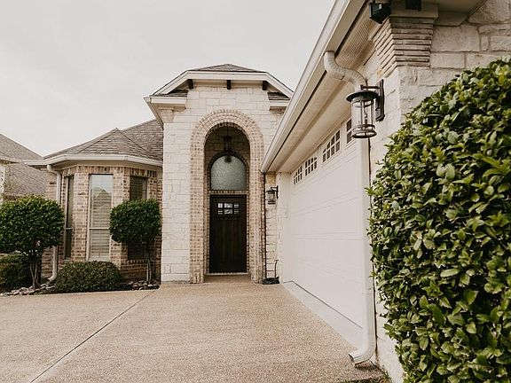 3rd image of 112 Cambridge Cir