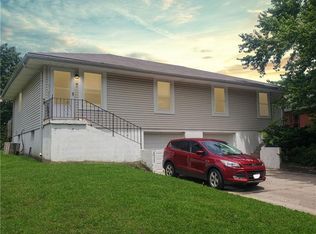 116 SW 21st St, Oak Grove, MO 64075