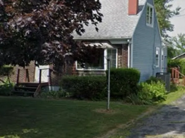 5802 Pinehurst Ct, Lake View, NY 14085