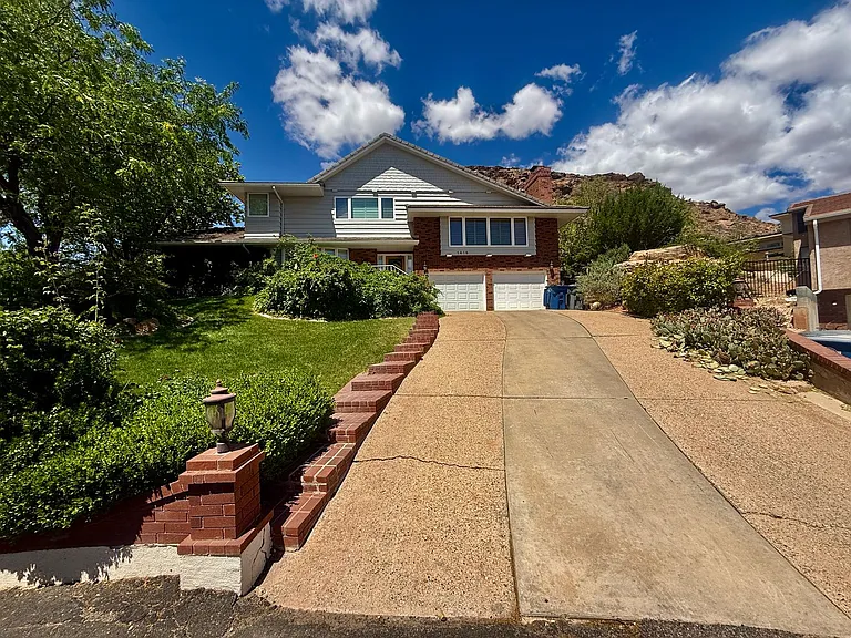 1415 Hopi Cir — Photo 1