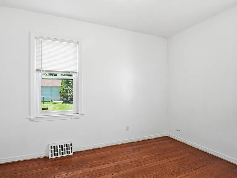 3432 Woodside St — Photo 16