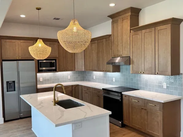 13014 Buccaneer Pkwy, Freeport, TX 77541