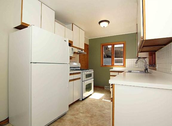 5th image of 567 Desnoyer Ave