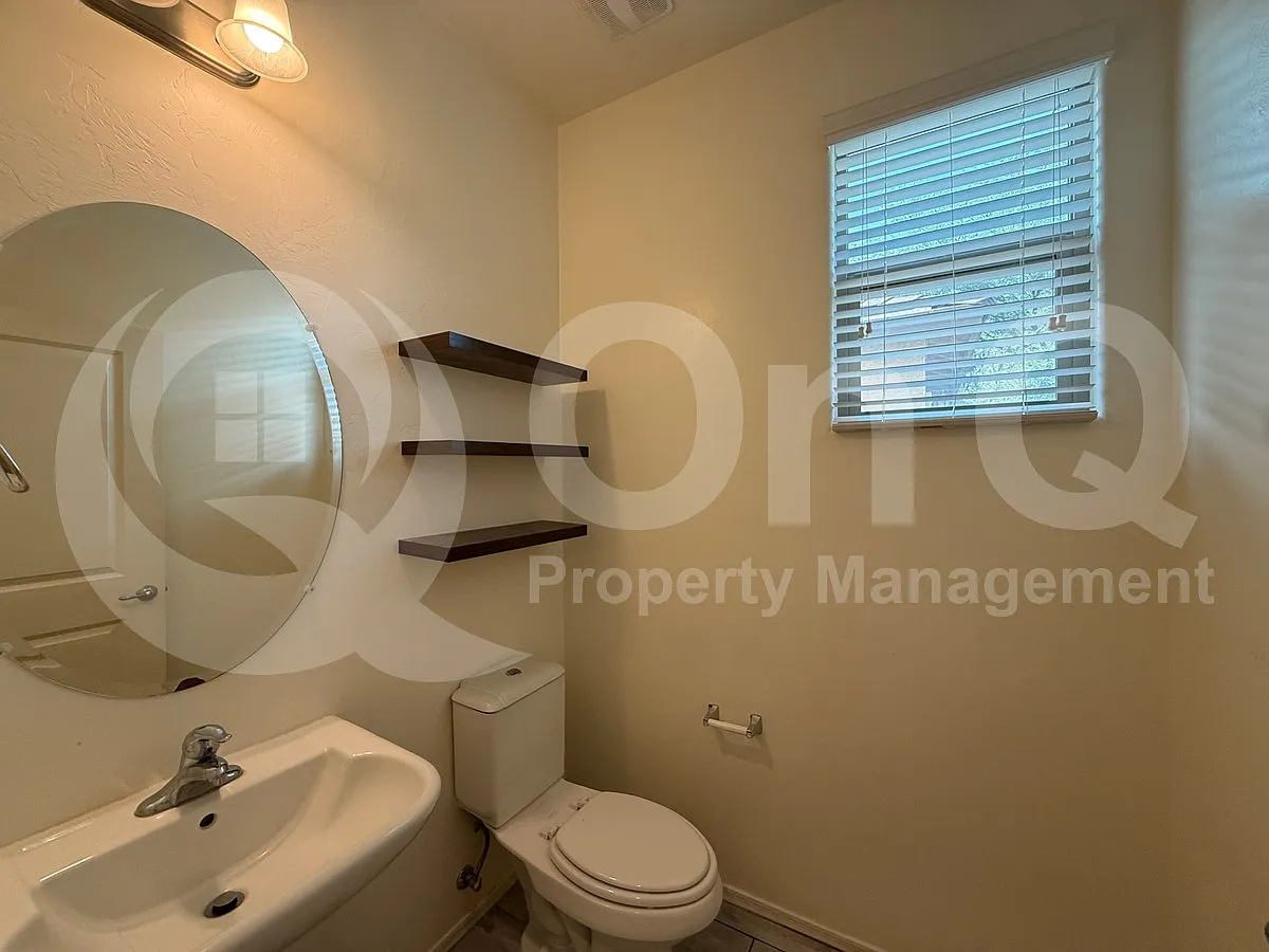 4 bed, 2.5 bath, 2395 sqft, $2,199 — Photo 4