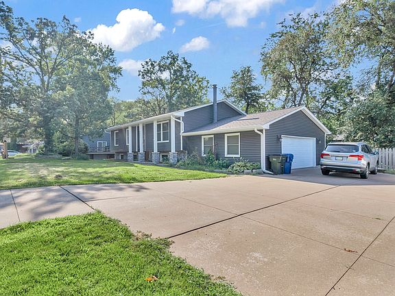 3rd image of 4405 Canterbury Ln