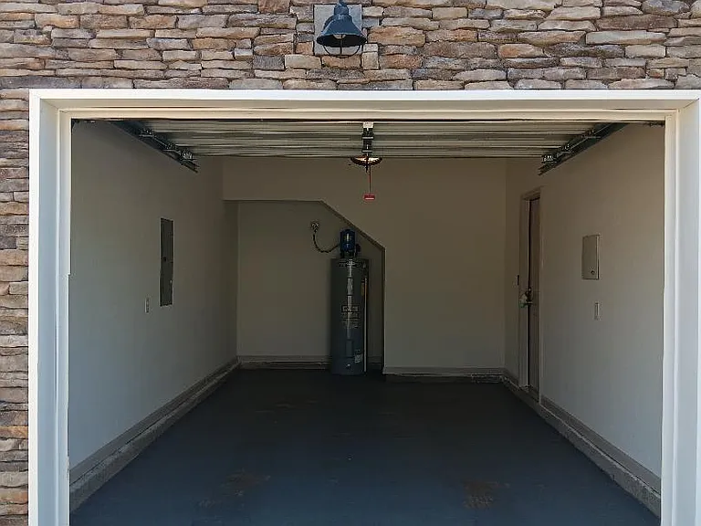 724 Buddy Ct — Photo 3