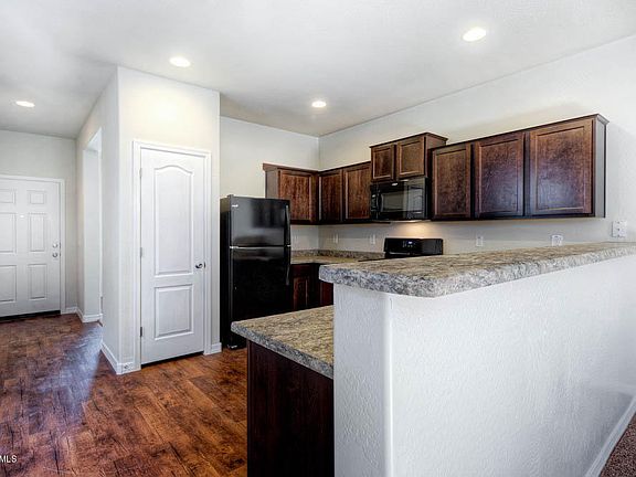 3rd image of 38152 W San Capistrano Ave