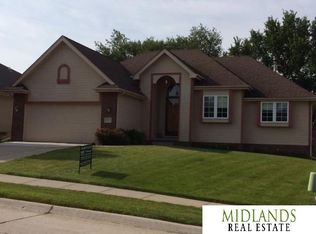 2307 Mayflower Rd, Bellevue, NE 68123